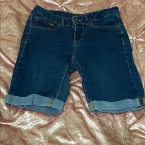 Mid rise Bermuda shorts